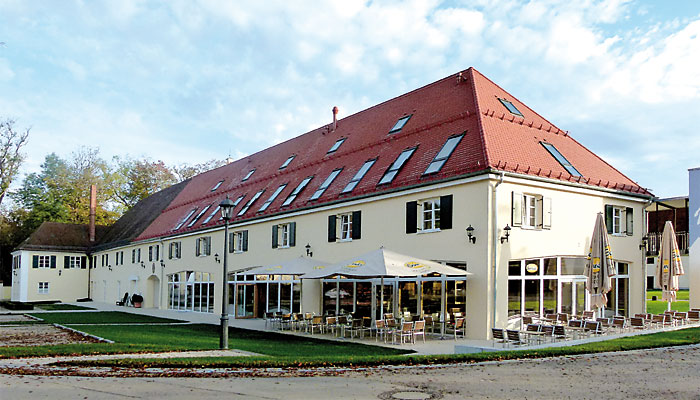 Schlossplatz Affing